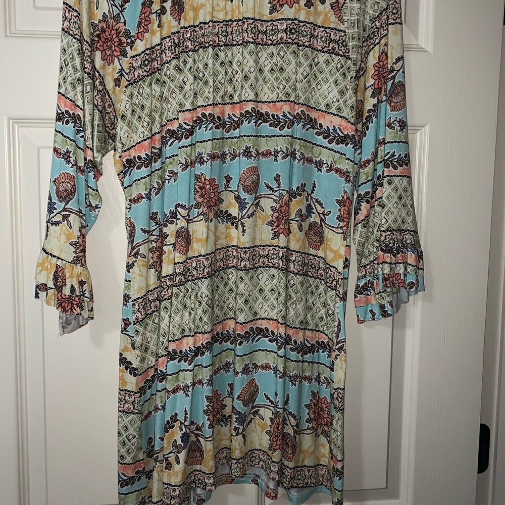 Plus Size Spring Print Tunic - Picture 2 of 6